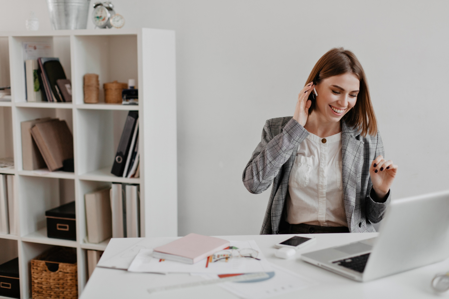 Gestora estudando sobre como acelerar os processos do RH